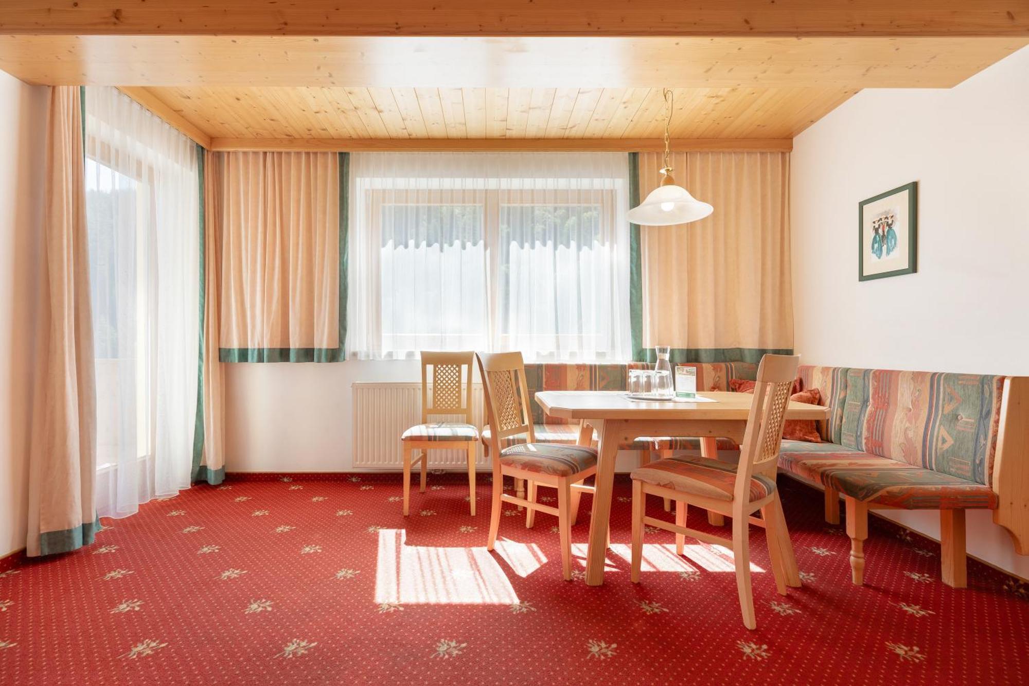 Hotel Pinzger Тукс Екстериор снимка