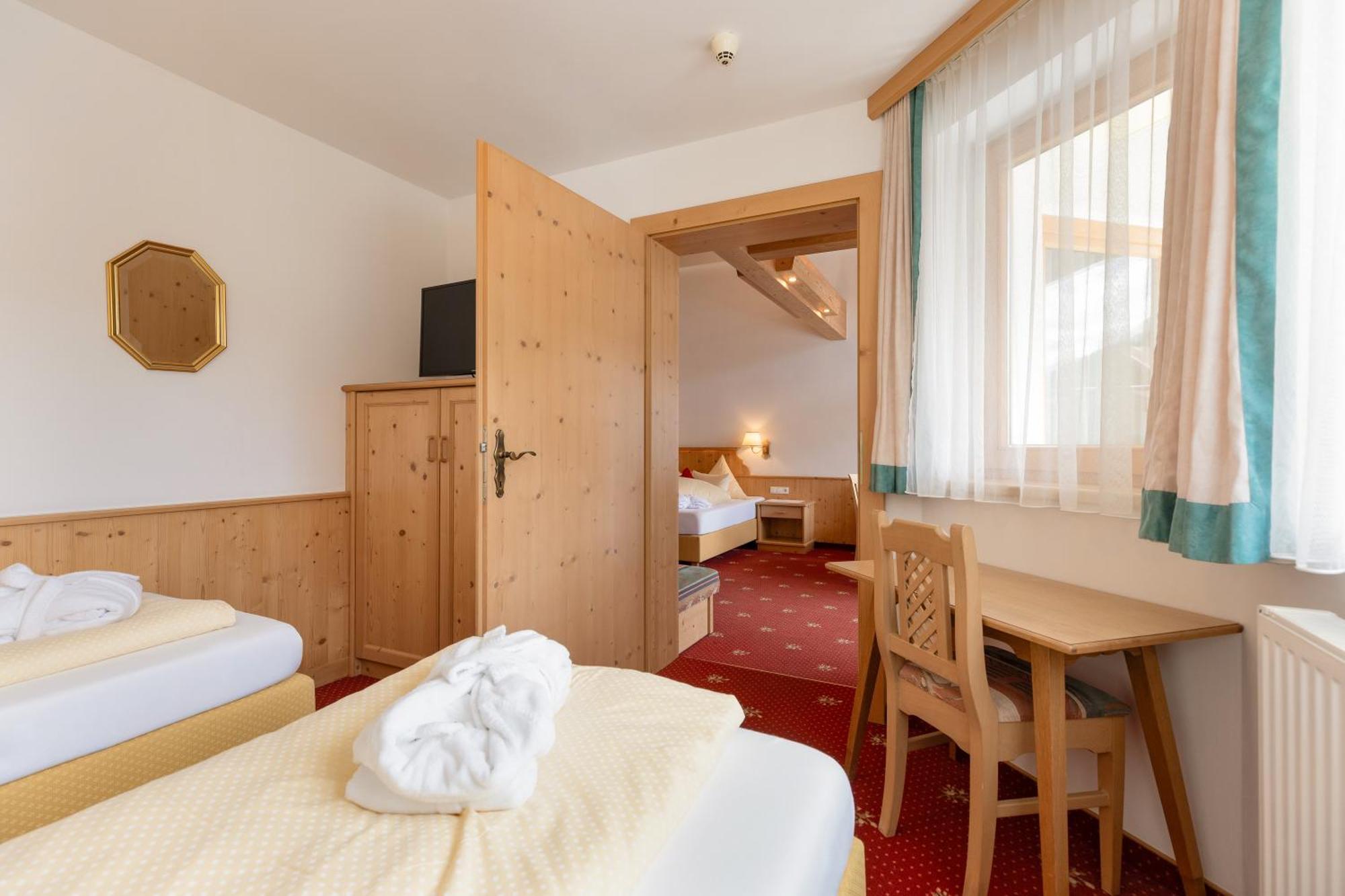 Hotel Pinzger Тукс Екстериор снимка