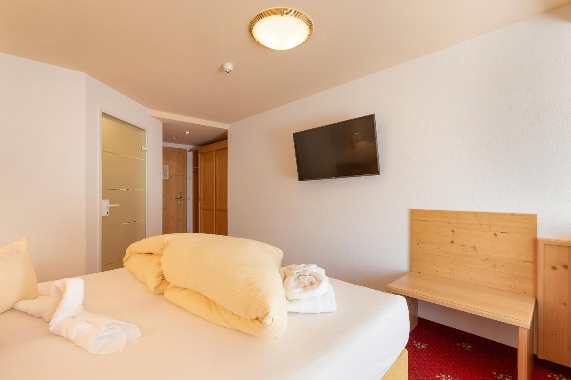 Hotel Pinzger Тукс Екстериор снимка