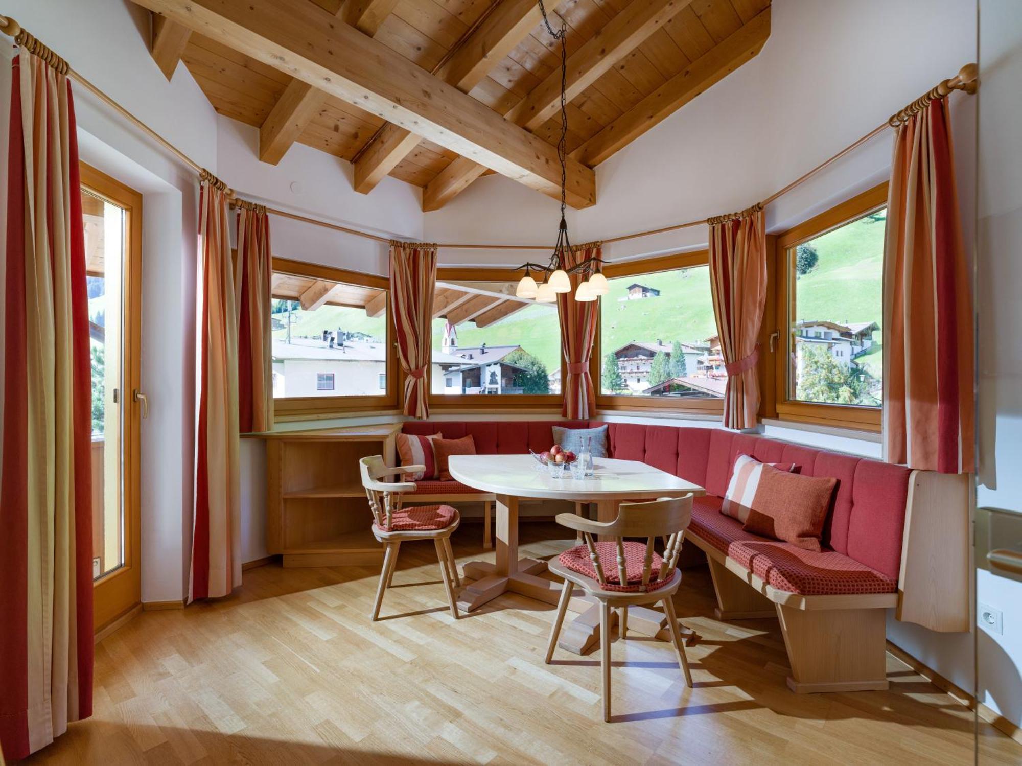 Hotel Pinzger Тукс Екстериор снимка
